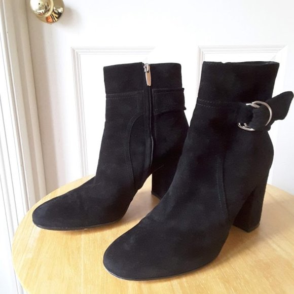 Gianvito Rossi Black Suede Belted Ankle Bootie - Picture 4 of 7